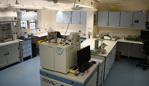 Equipment and facilities in the Archaeological Chemistry Laboratory